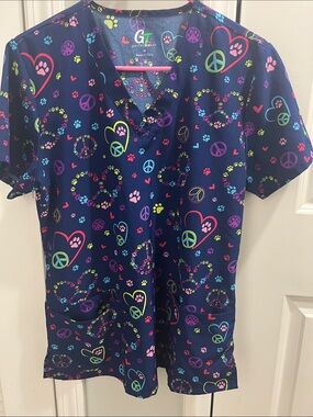 GT Performance Navy Scrub Top with Colorful Hearts & Paw Prints